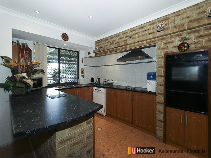 24 Cantua Way, Forrestfield WA 6058