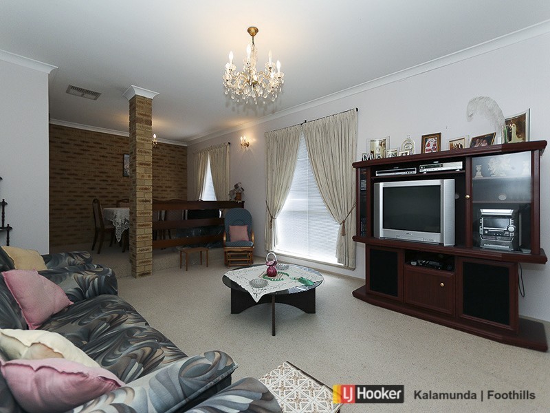 24 Cantua Way, Forrestfield WA 6058