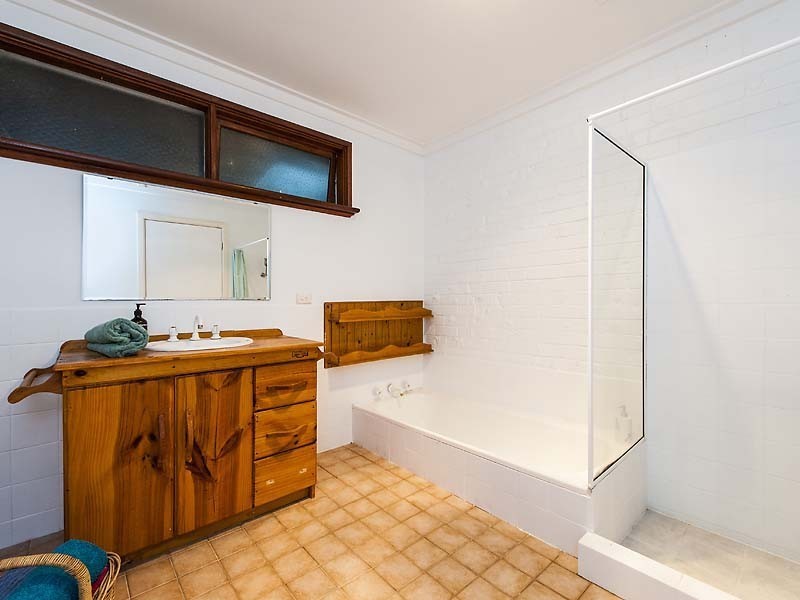 24 Sherborne Road, Gooseberry Hill WA 6076