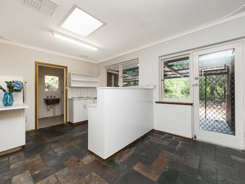 24 Gunbar Way, Kalamunda WA 6076