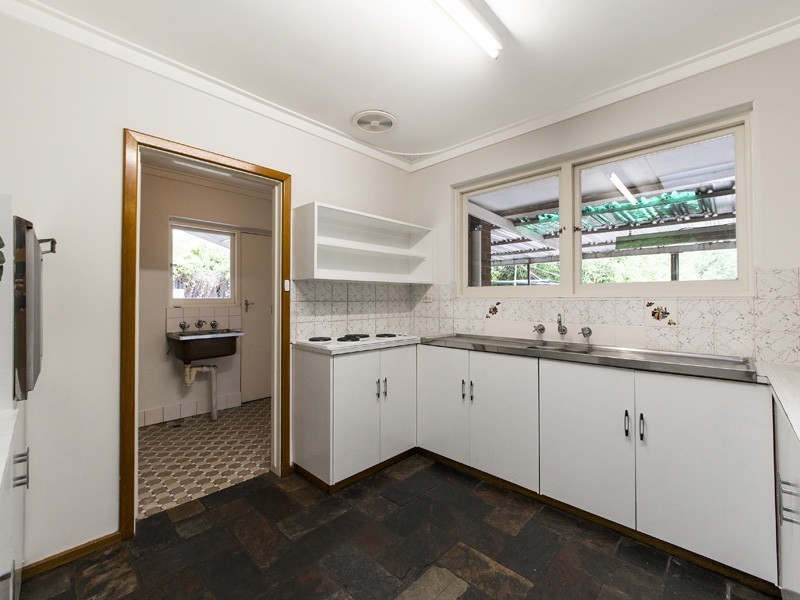 24 Gunbar Way, Kalamunda WA 6076