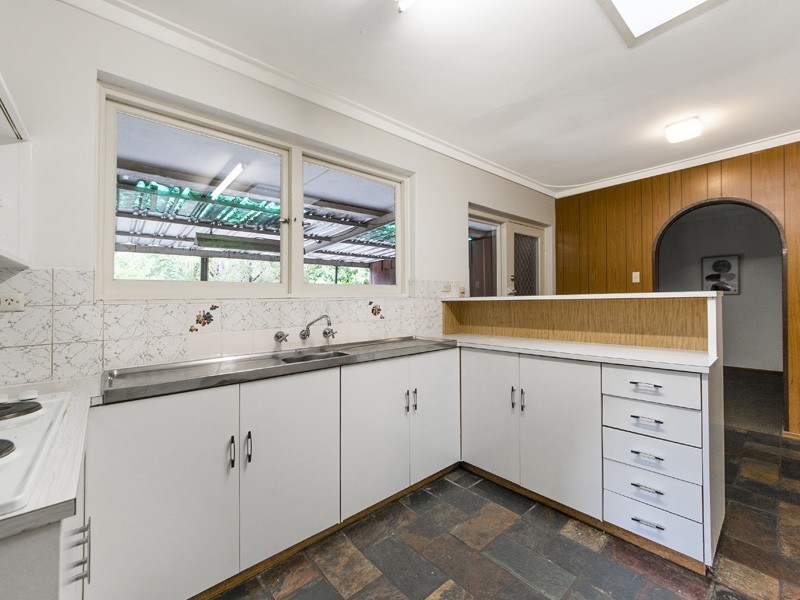 24 Gunbar Way, Kalamunda WA 6076