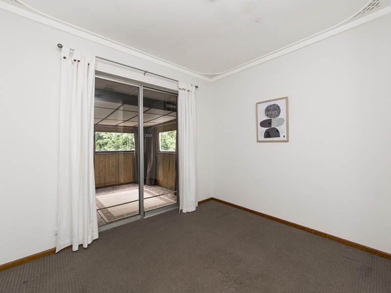 24 Gunbar Way, Kalamunda WA 6076