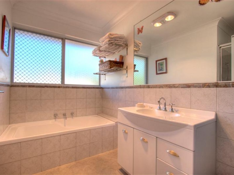 8 Larch Place, Forrestfield WA 6058