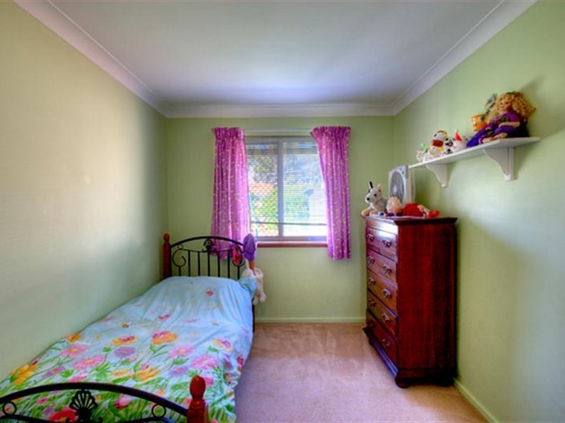 8 Larch Place, Forrestfield WA 6058