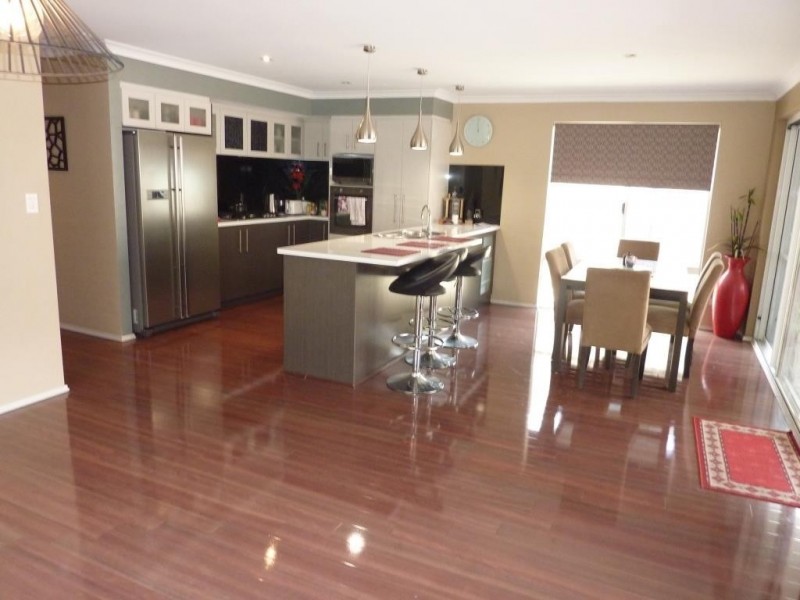 42 Lenihan Corner, Wattle Grove WA 6107