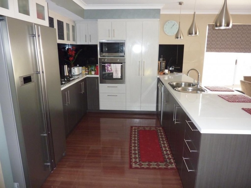 42 Lenihan Corner, Wattle Grove WA 6107