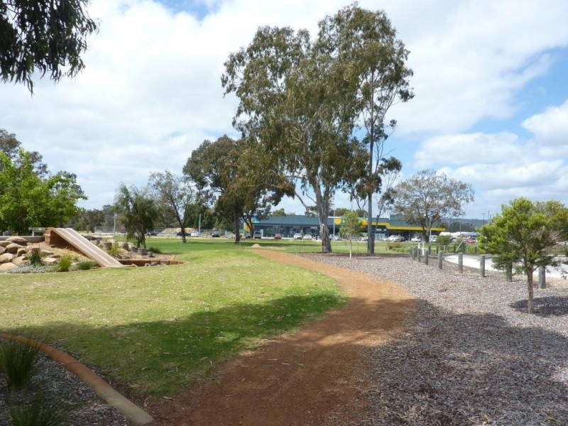 42 Lenihan Corner, Wattle Grove WA 6107