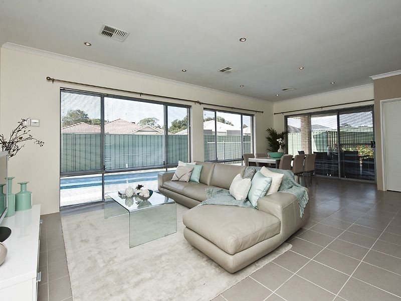 20 Belfry Way, Wattle Grove WA 6107
