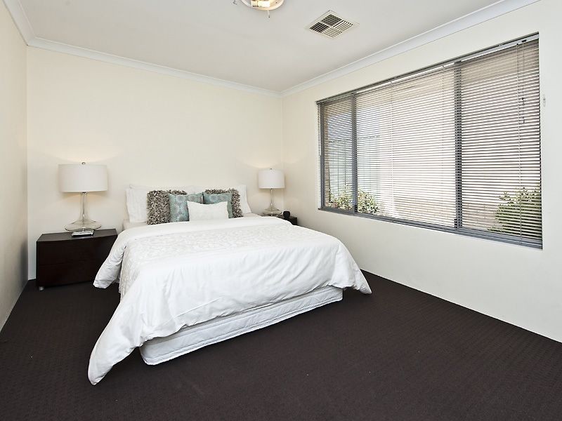 20 Belfry Way, Wattle Grove WA 6107