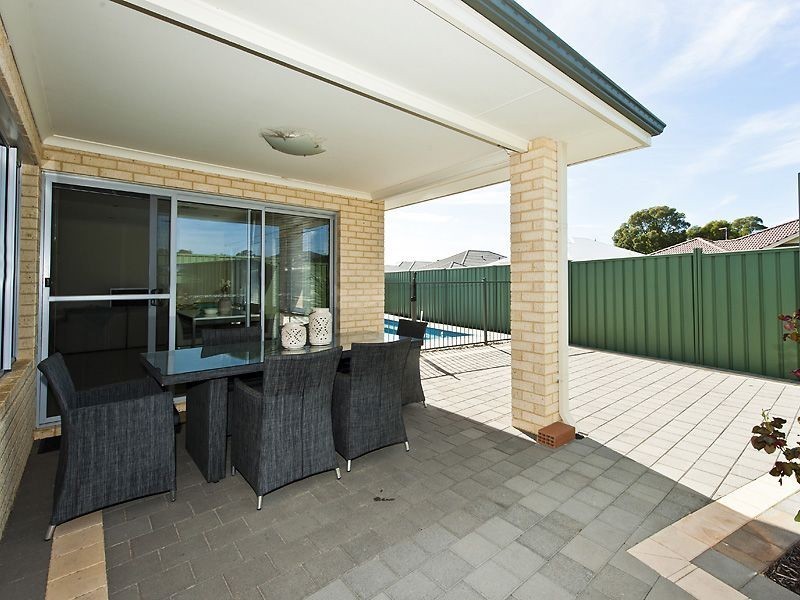20 Belfry Way, Wattle Grove WA 6107