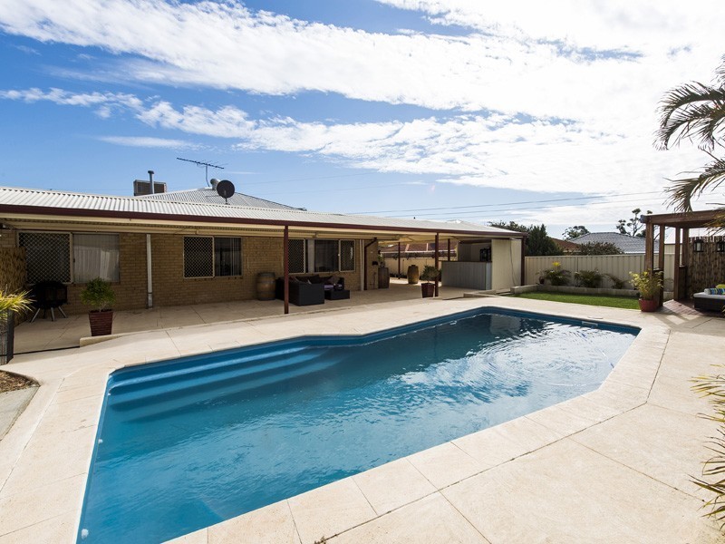 5 Acorn Close, Forrestfield WA 6058