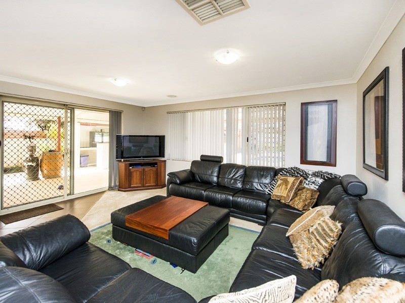 5 Acorn Close, Forrestfield WA 6058