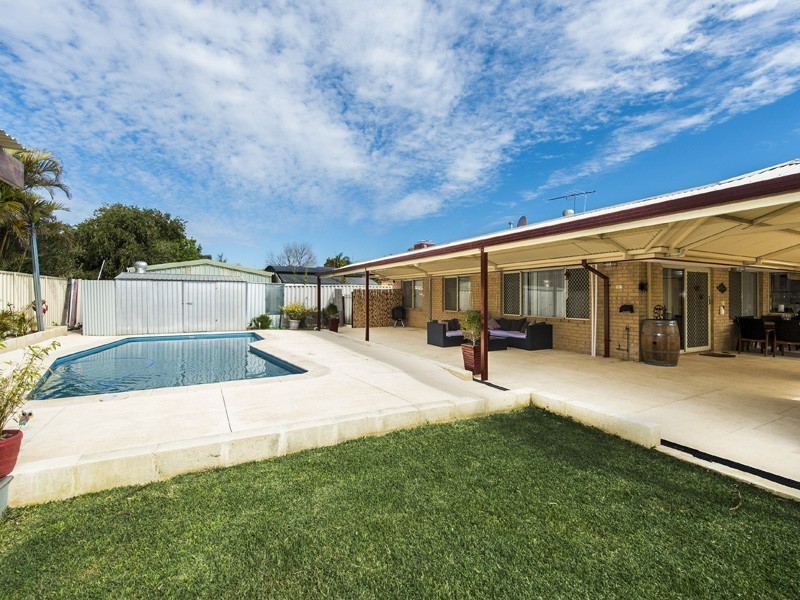 5 Acorn Close, Forrestfield WA 6058