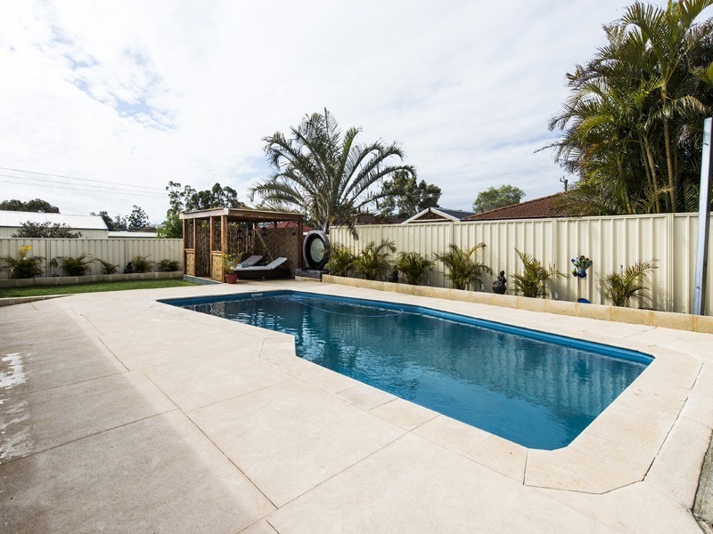 5 Acorn Close, Forrestfield WA 6058