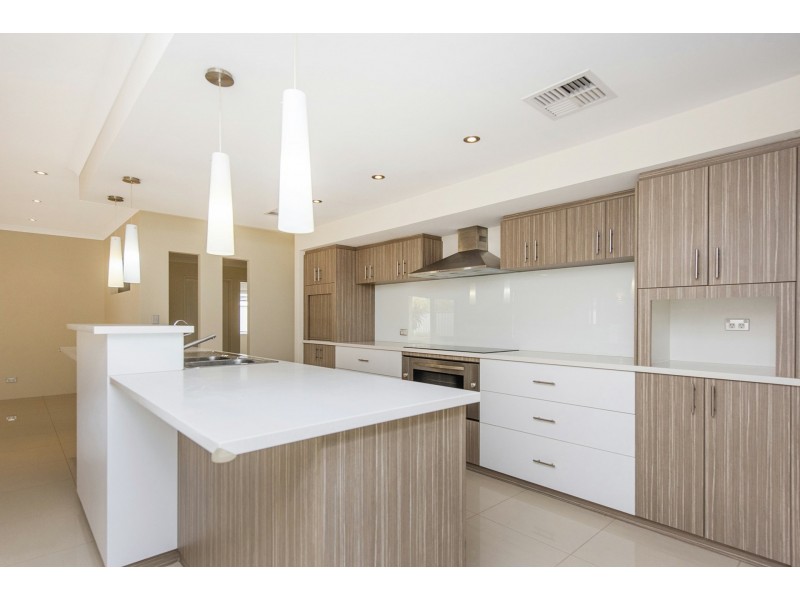 75 Tomah Road, Wattle Grove WA 6107