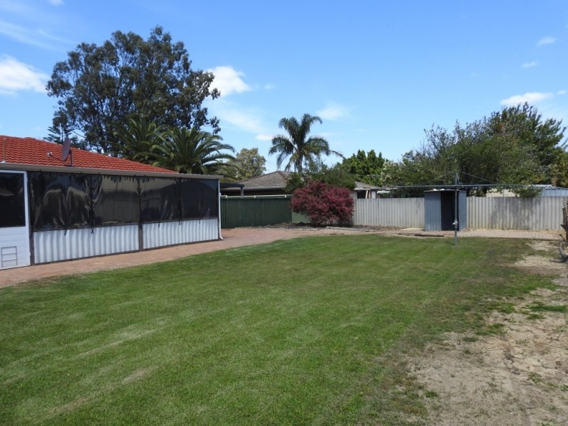 16 Ilex Way, Forrestfield WA 6058