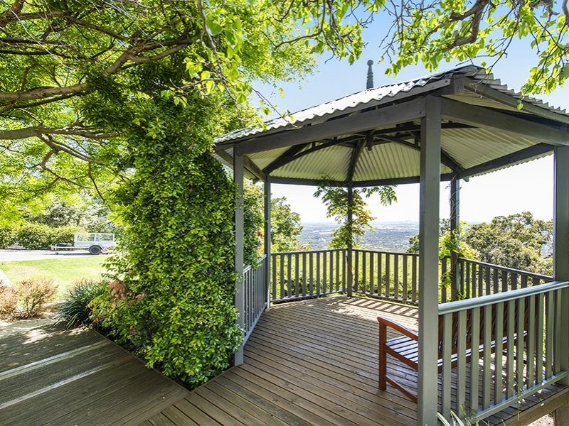 17 Ford Road, Lesmurdie WA 6076