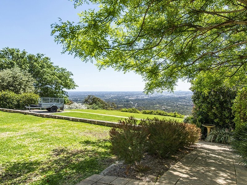 17 Ford Road, Lesmurdie WA 6076