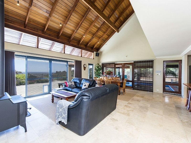 17 Ford Road, Lesmurdie WA 6076