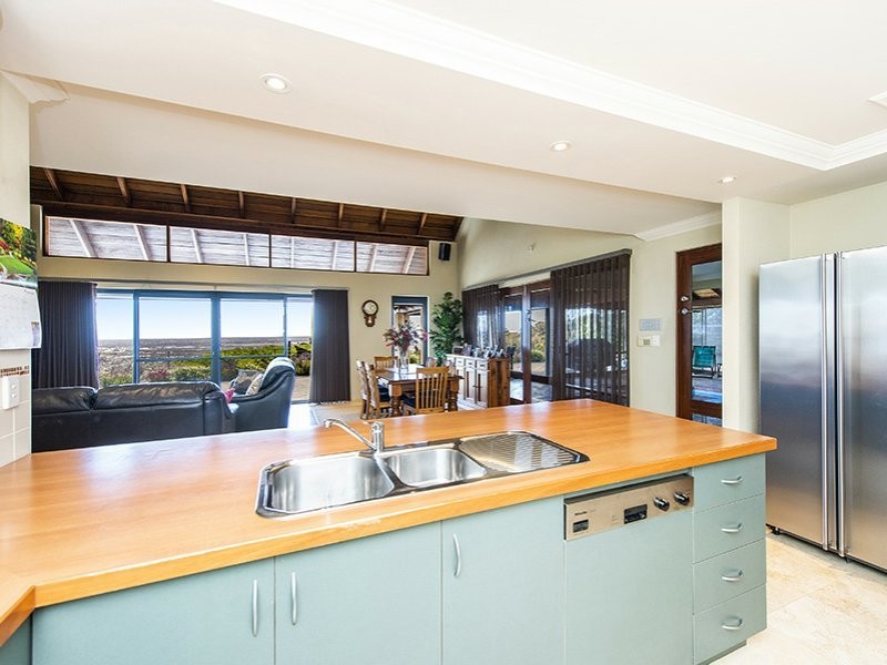 17 Ford Road, Lesmurdie WA 6076