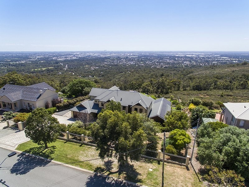 17 Ford Road, Lesmurdie WA 6076