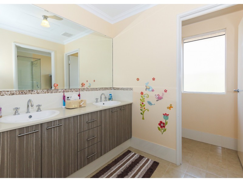 12 Delta Street, Wattle Grove WA 6107
