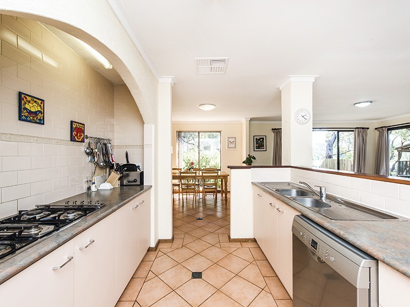 8 Wallaba Way, Lesmurdie WA 6076