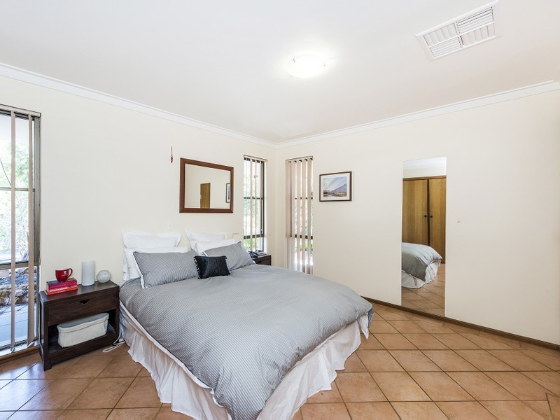 8 Wallaba Way, Lesmurdie WA 6076