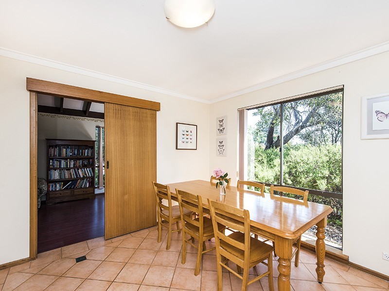 8 Wallaba Way, Lesmurdie WA 6076