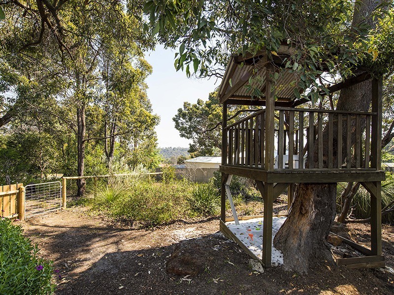 8 Wallaba Way, Lesmurdie WA 6076