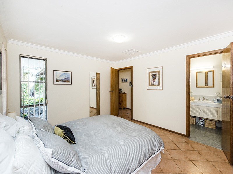 8 Wallaba Way, Lesmurdie WA 6076