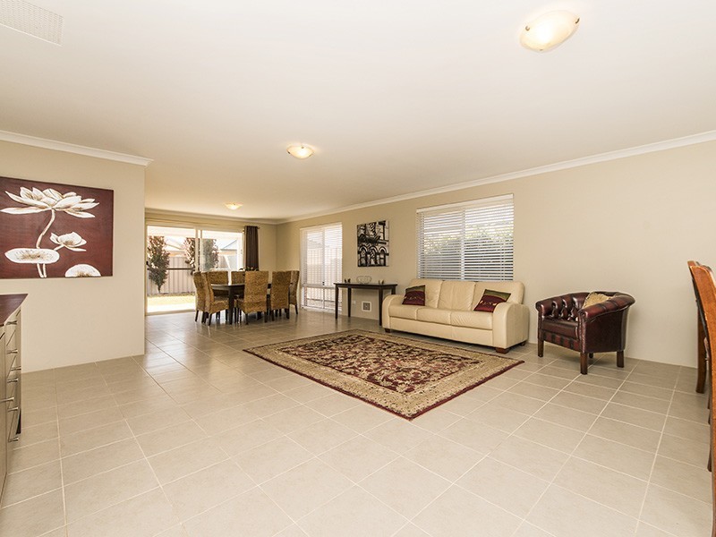 4 Pimelea Street, Maida Vale WA 6057