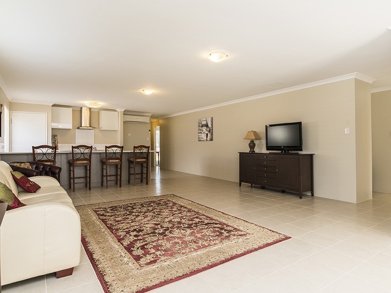 4 Pimelea Street, Maida Vale WA 6057