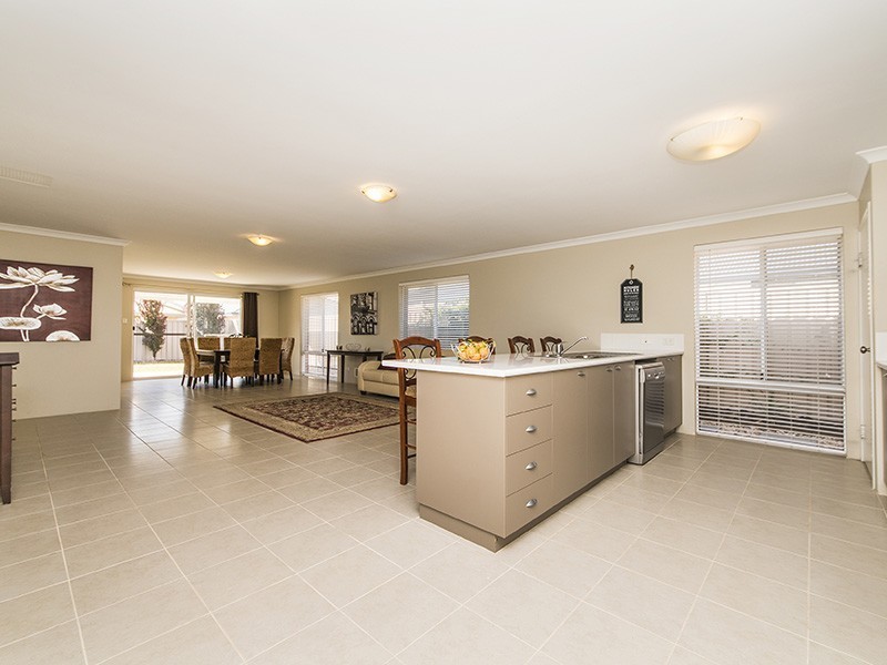 4 Pimelea Street, Maida Vale WA 6057