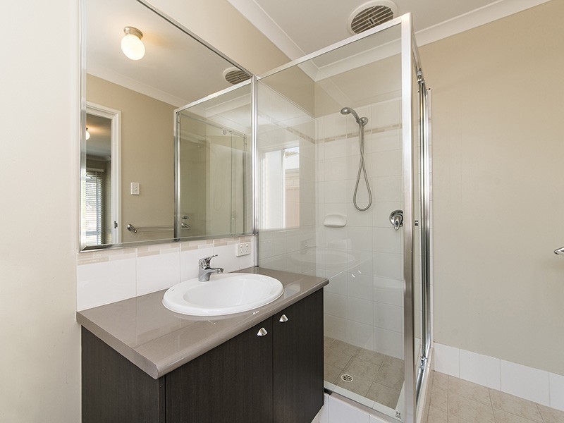 4 Pimelea Street, Maida Vale WA 6057