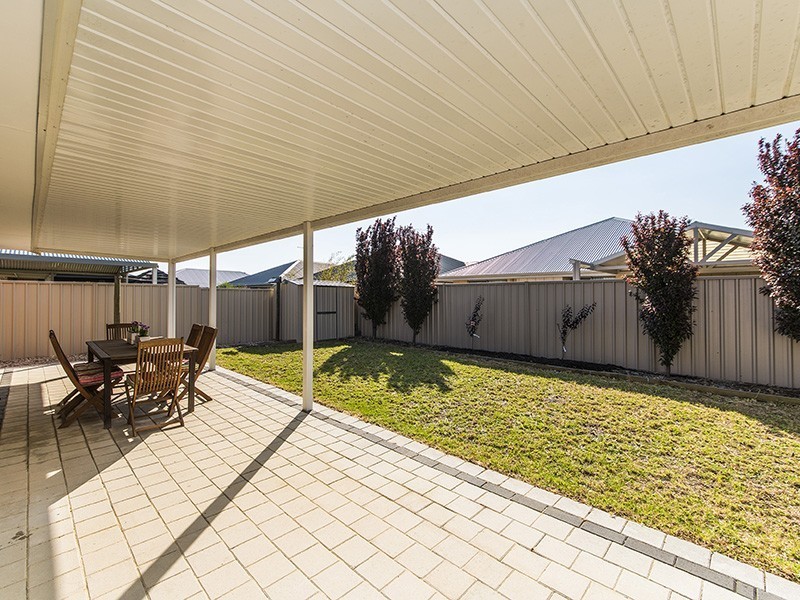 4 Pimelea Street, Maida Vale WA 6057