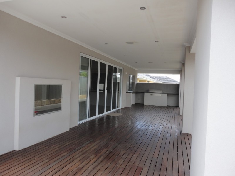 112 Piara Drive, Piara Waters WA 6112