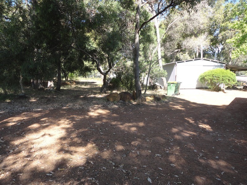 1 Wallis Lane, Lesmurdie WA 6076
