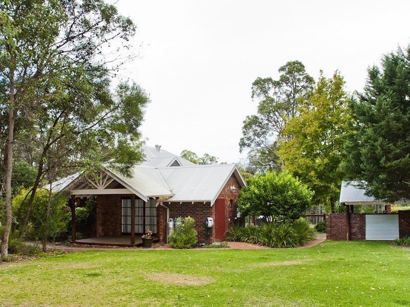 109 Kawina Road, Bickley WA 6076