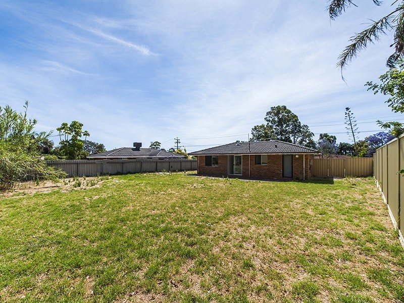 9 Moira Avenue, Forrestfield WA 6058