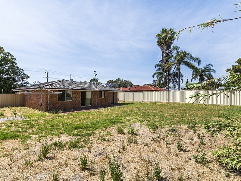 9 Moira Avenue, Forrestfield WA 6058