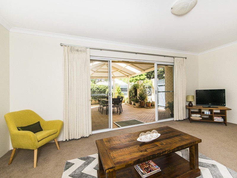 1/17 Heath Road, Kalamunda WA 6076