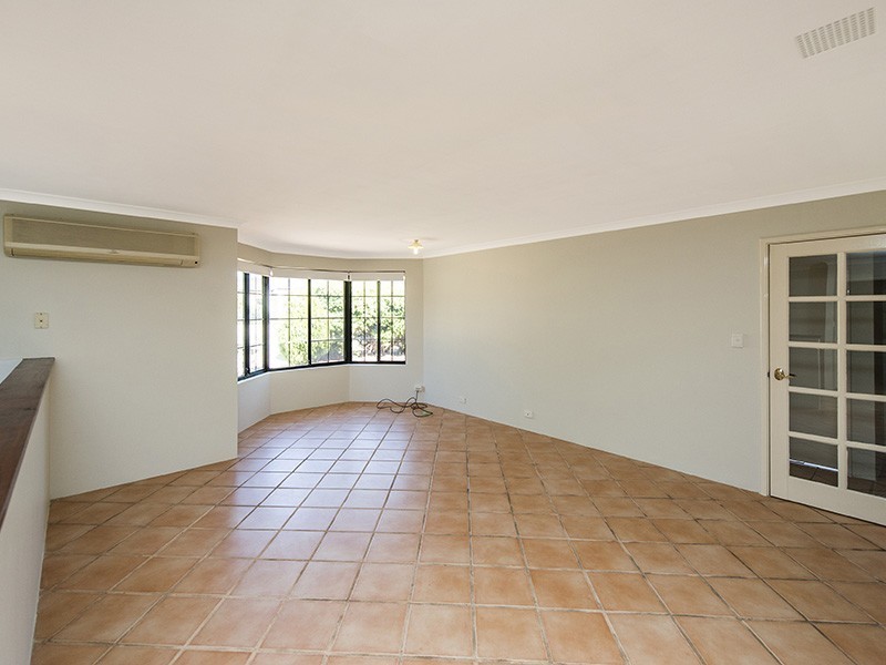 2 Babbler Court, Maida Vale WA 6057