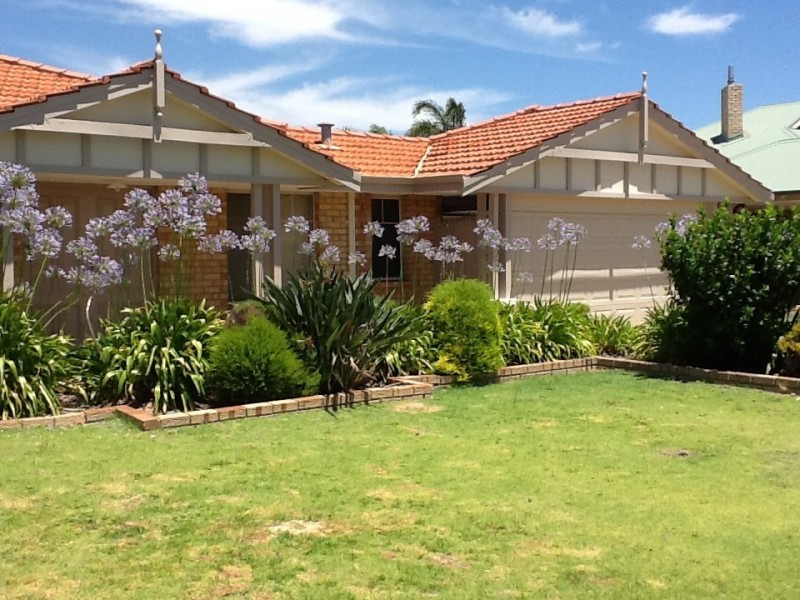 8 Citrine Gardens, Forrestfield WA 6058