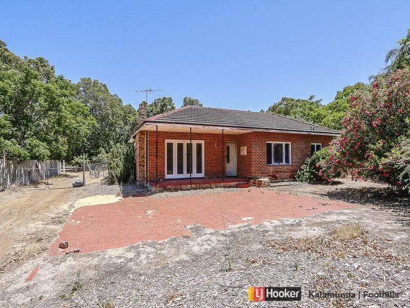 33 Lewis Road, Wattle Grove WA 6107