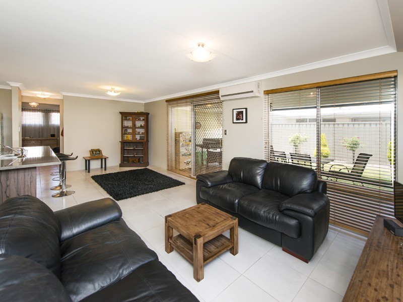 2/458 Kalamunda Road, High Wycombe WA 6057