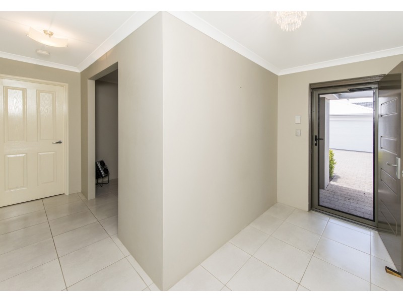 2/458 Kalamunda Road, High Wycombe WA 6057