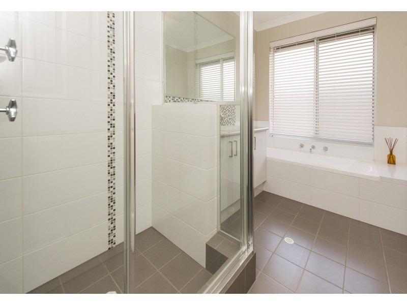 2/458 Kalamunda Road, High Wycombe WA 6057