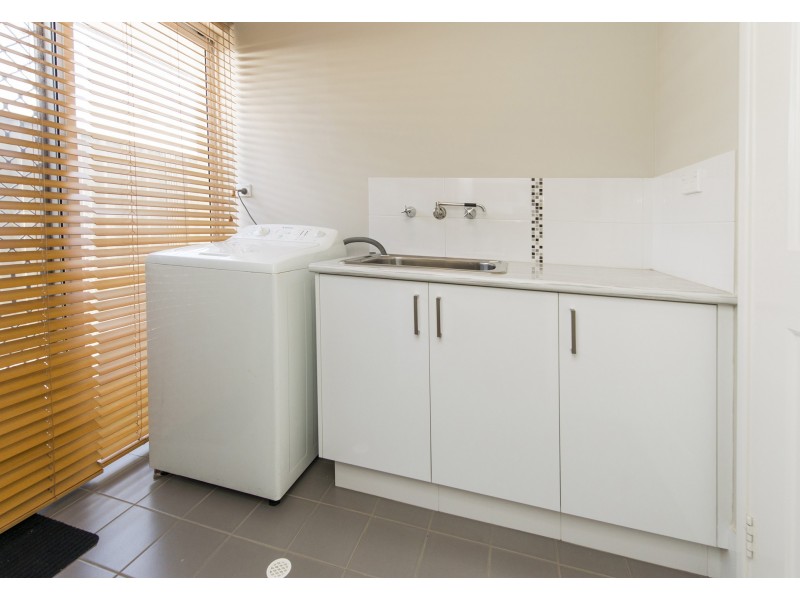 2/458 Kalamunda Road, High Wycombe WA 6057